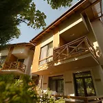 Ξενοδοχείο με διαμερίσματα Village Lozenets