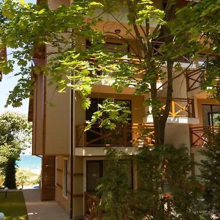 Village 3* Lozenec