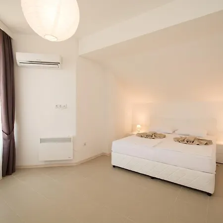 Aparthotel Village Lozenec