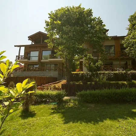 Apartahotel Village 3*